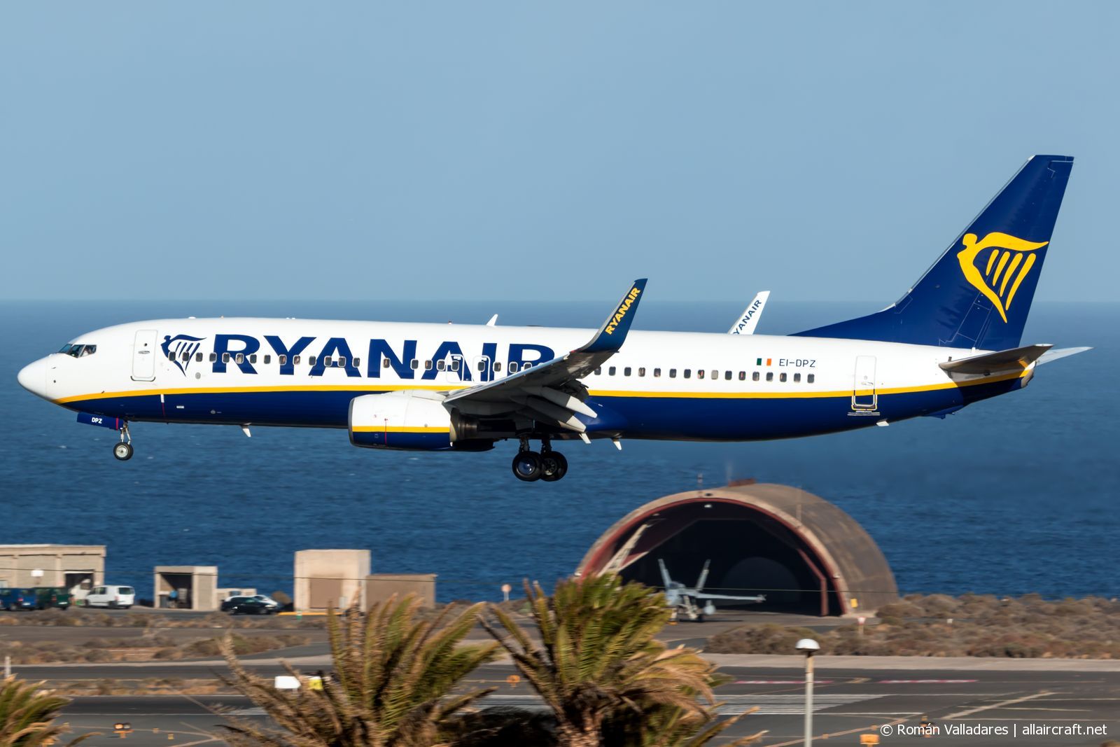 EI-DPZ (33616) 2007 Boeing 737-8AS WL