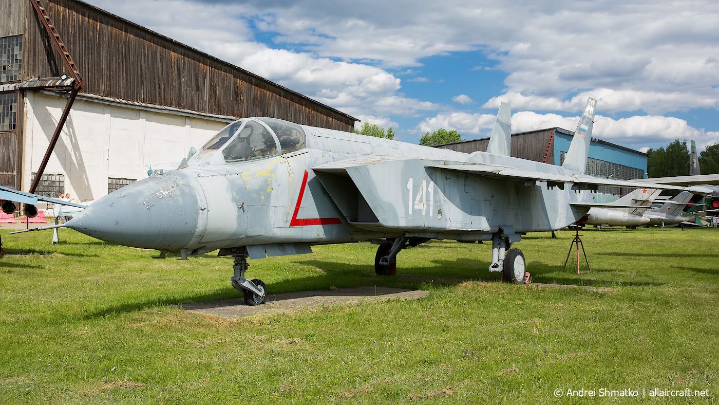 141 white (48-2) Yakovlev Yak-141