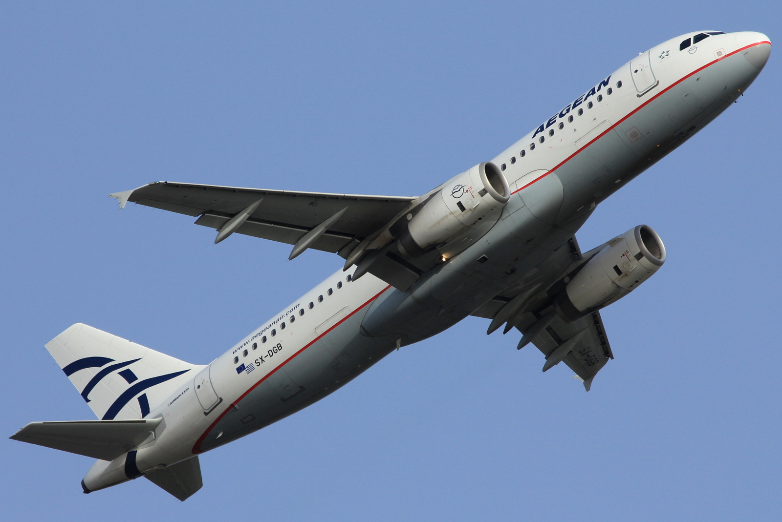 SX-DGB · Airbus A320-232 · (FCO / LIRF)