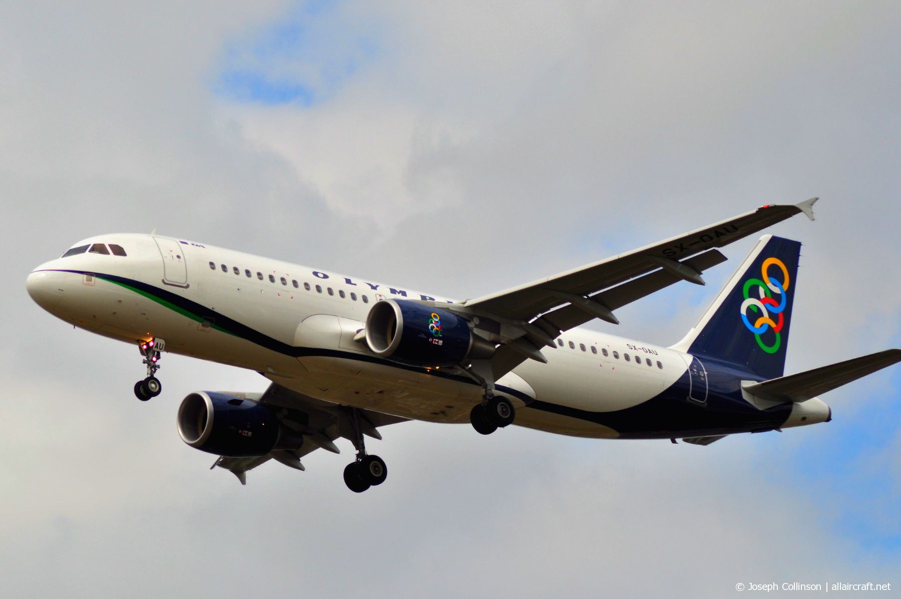 SX-OAU · Airbus A320-214 · (LHR / EGLL)