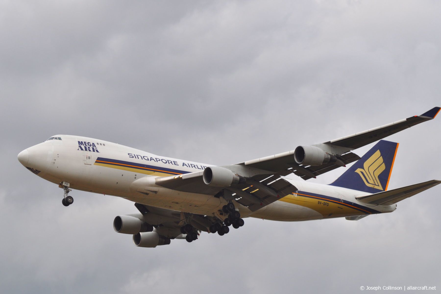 9V-SFD (26553) 1995 Boeing 747-412F(SCD)