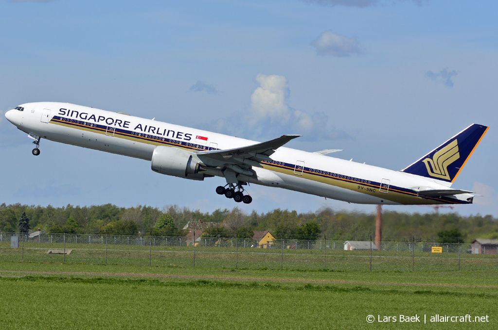 9V-SNC (42242) 2015 Boeing 777-312(ER)