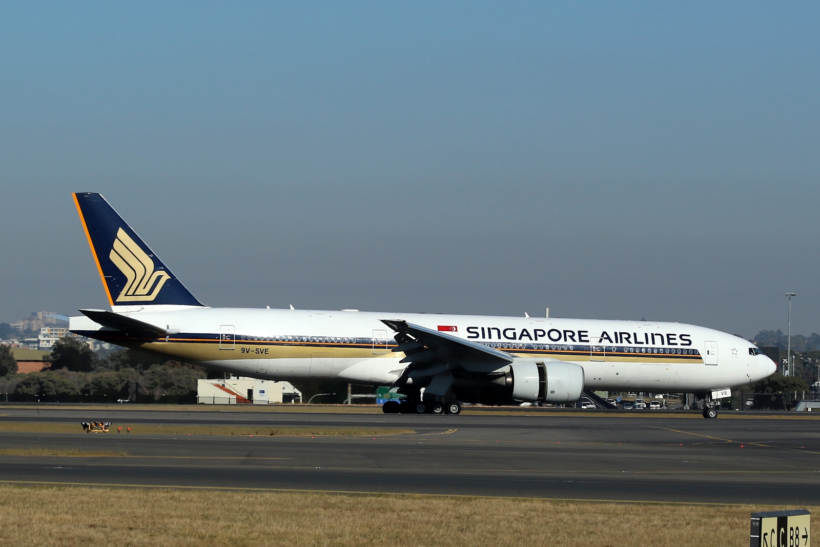 9V-SVE · Boeing 777-212/ER · (SYD / YSSY)