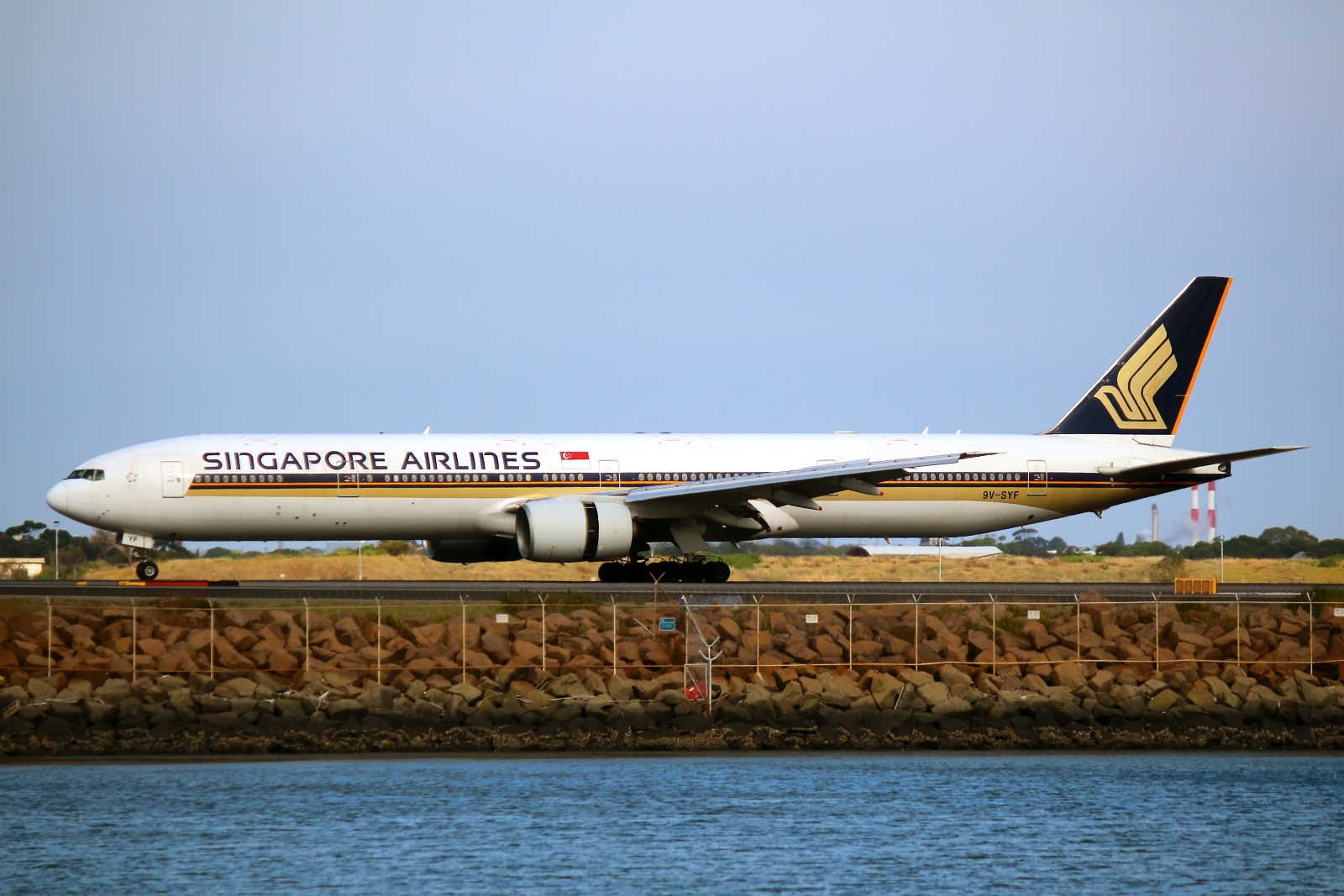 9V-SYF · Boeing 777-312 · (SYD / YSSY)