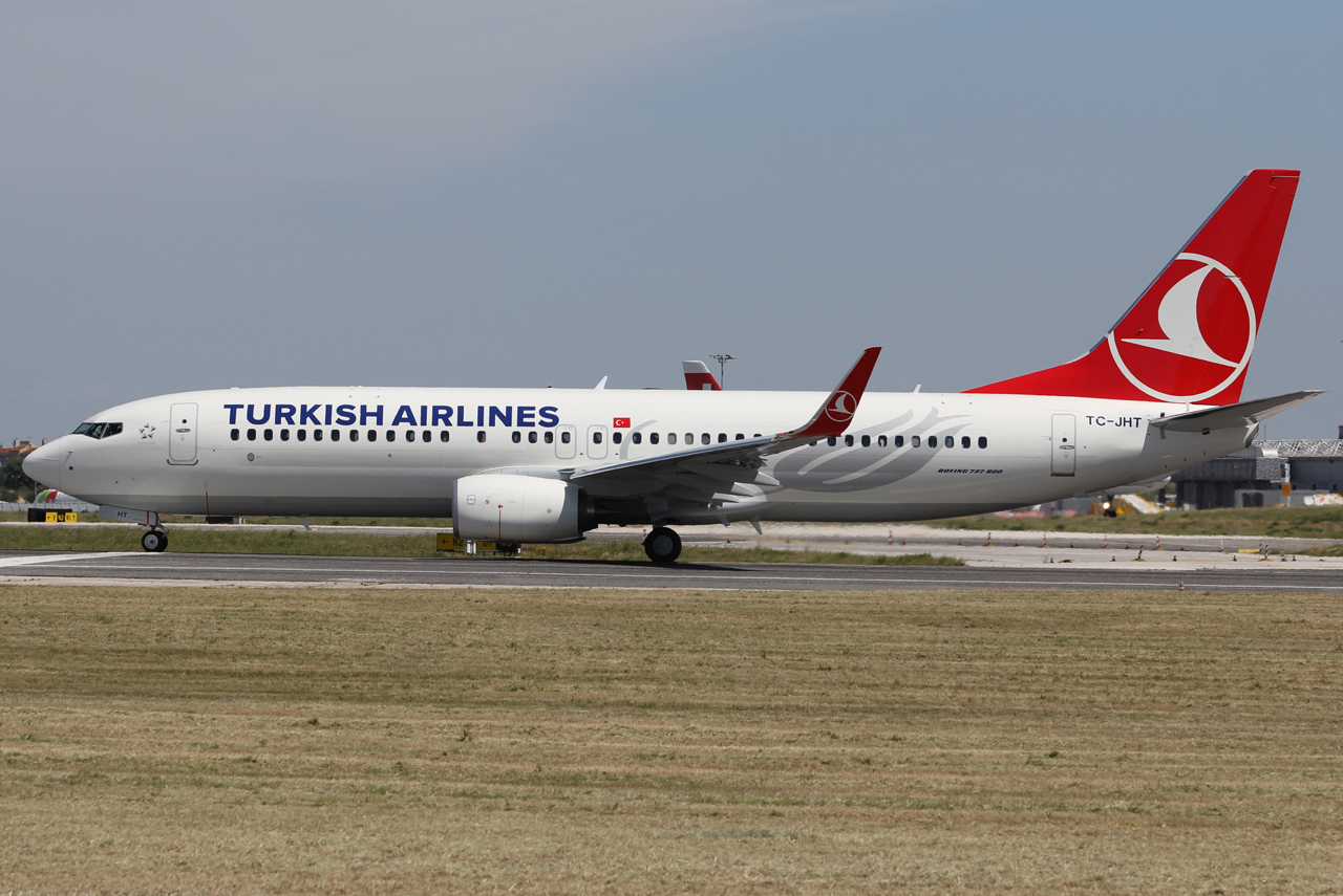 TC-JHT · Boeing 737-8F2(WL) · (LIS / LPPT)