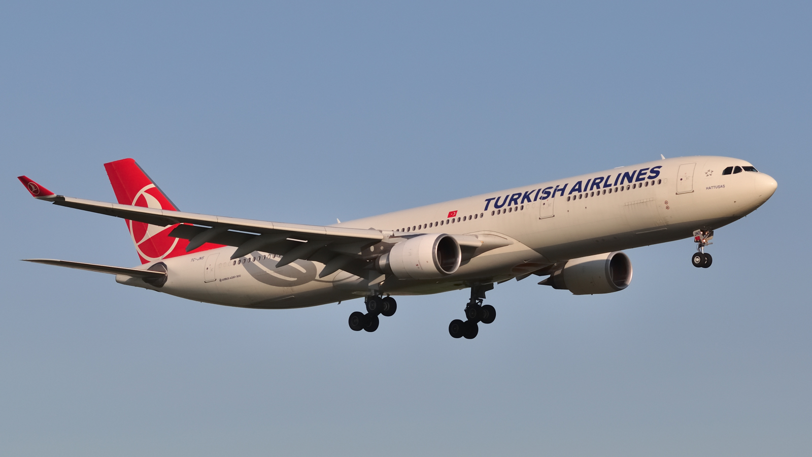 TC-JNS · Airbus A330-303 · (YUL / CYUL)