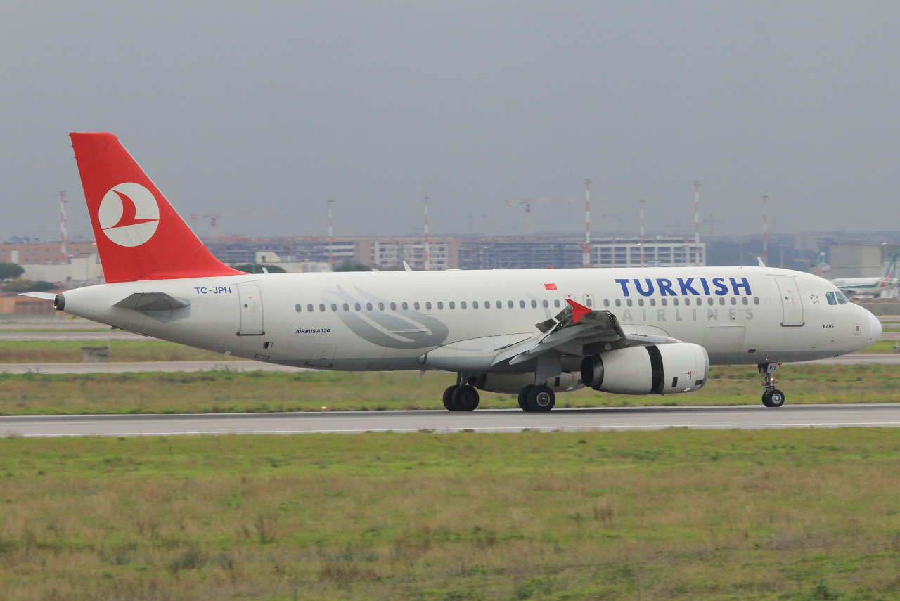 TC-JPH · Airbus A320-232 · (FCO / LIRF)