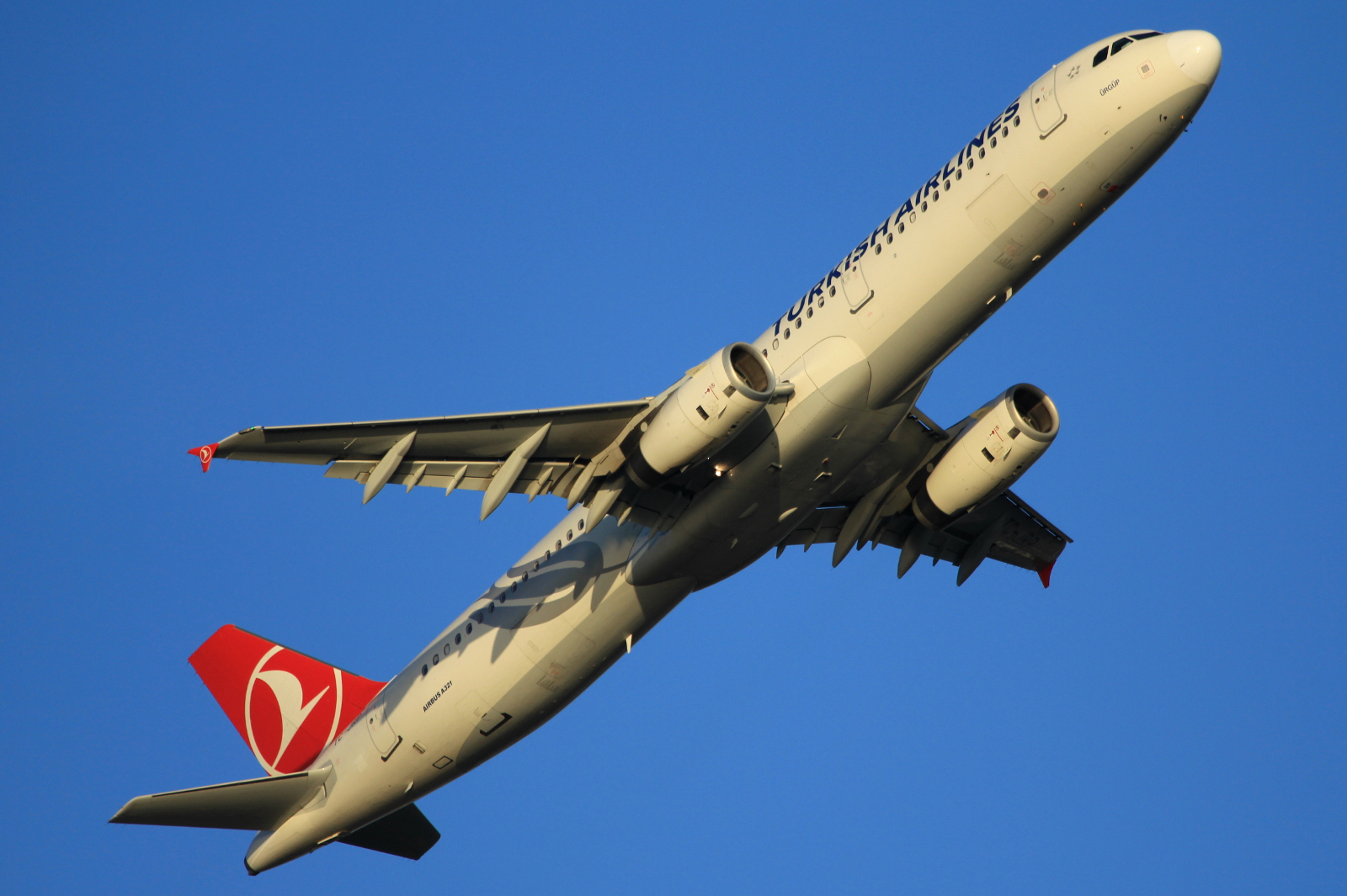 TC-JRP · Airbus A321-231 · (FCO / LIRF)