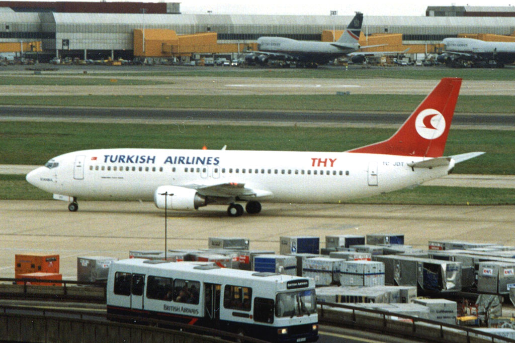 TC-JDT (25261) 1992 Boeing 737-4Y0