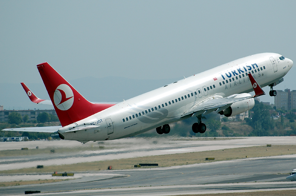 TC-JGT · Boeing 737-8F2(WL) · (LIS / LPPT)