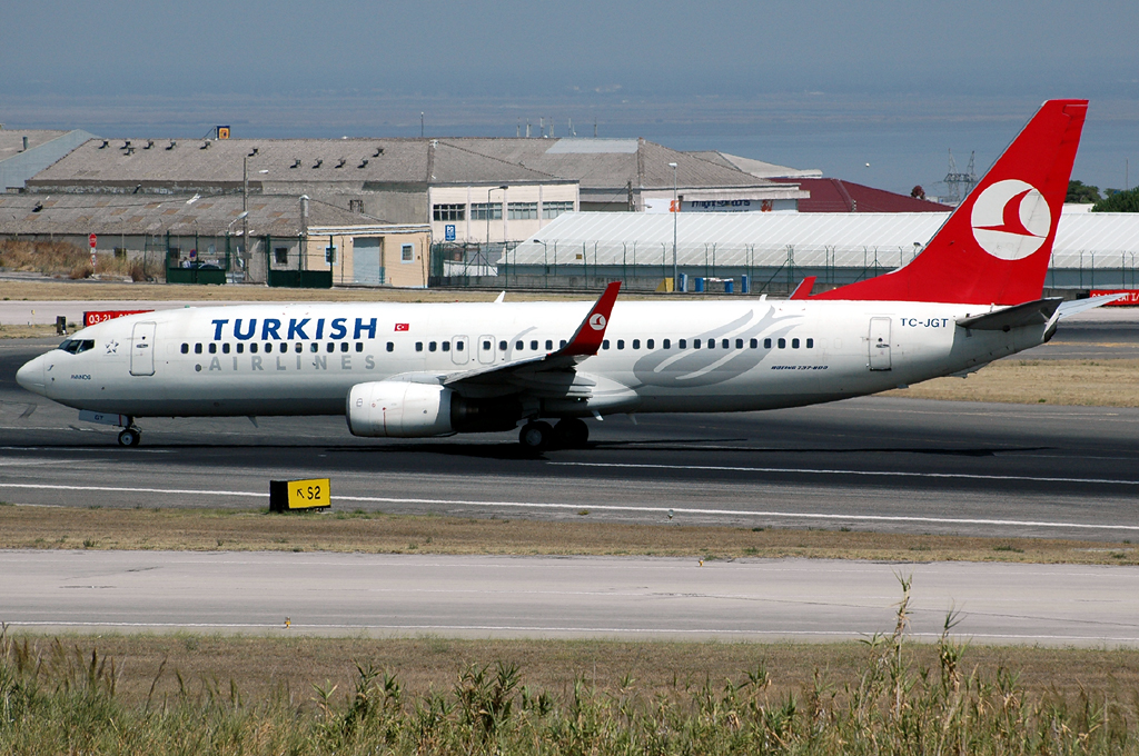 TC-JGT · Boeing 737-8F2(WL) · (LIS / LPPT)
