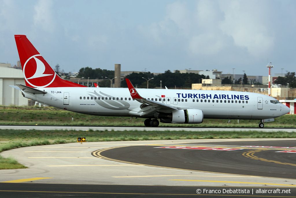 TC-JHA · Boeing 737-8F2(WL) · (MLA / LMML)