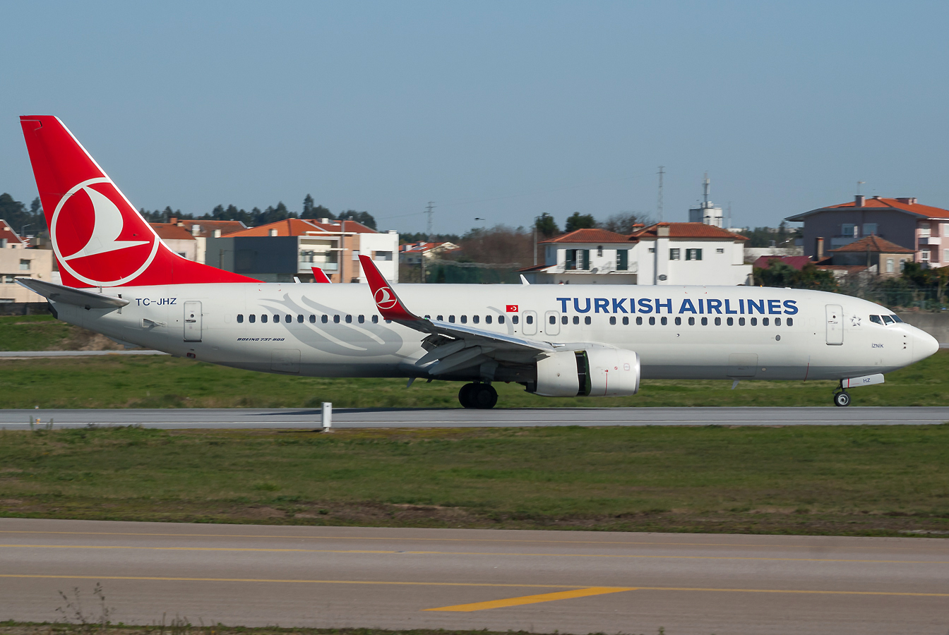 TC-JHZ · Boeing 737-8F2(WL) · (OPO / LPPR)