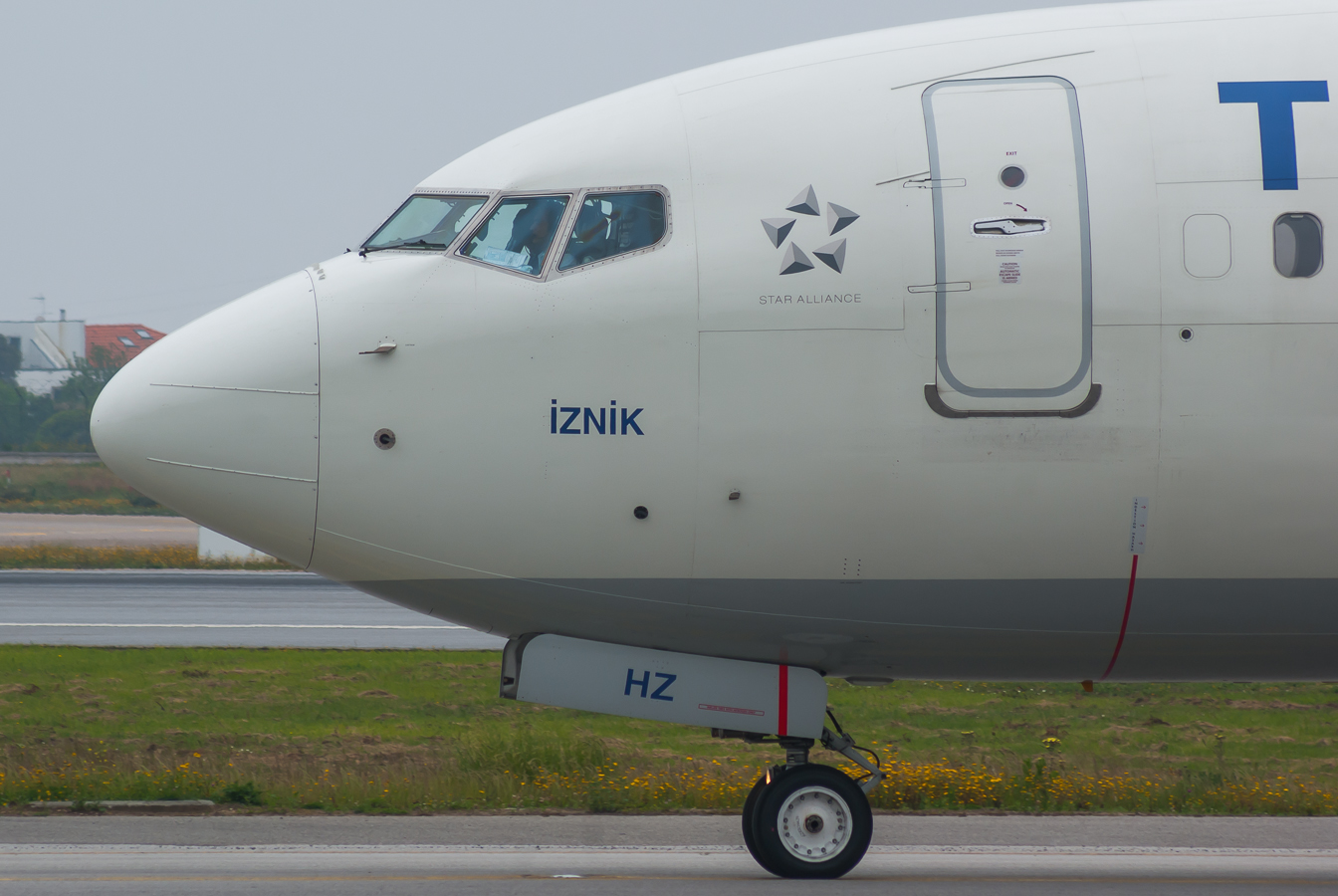 TC-JHZ · Boeing 737-8F2(WL) · (OPO / LPPR)