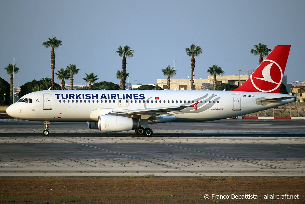 TC-JPH · Airbus A320-232 · (MLA / LMML)