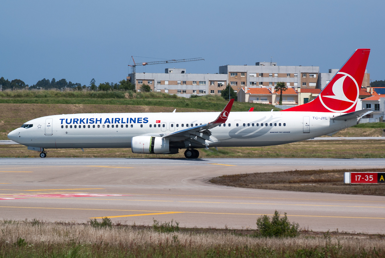 TC-JYL (42010) 2015 Boeing 737-9F2ER(WL)