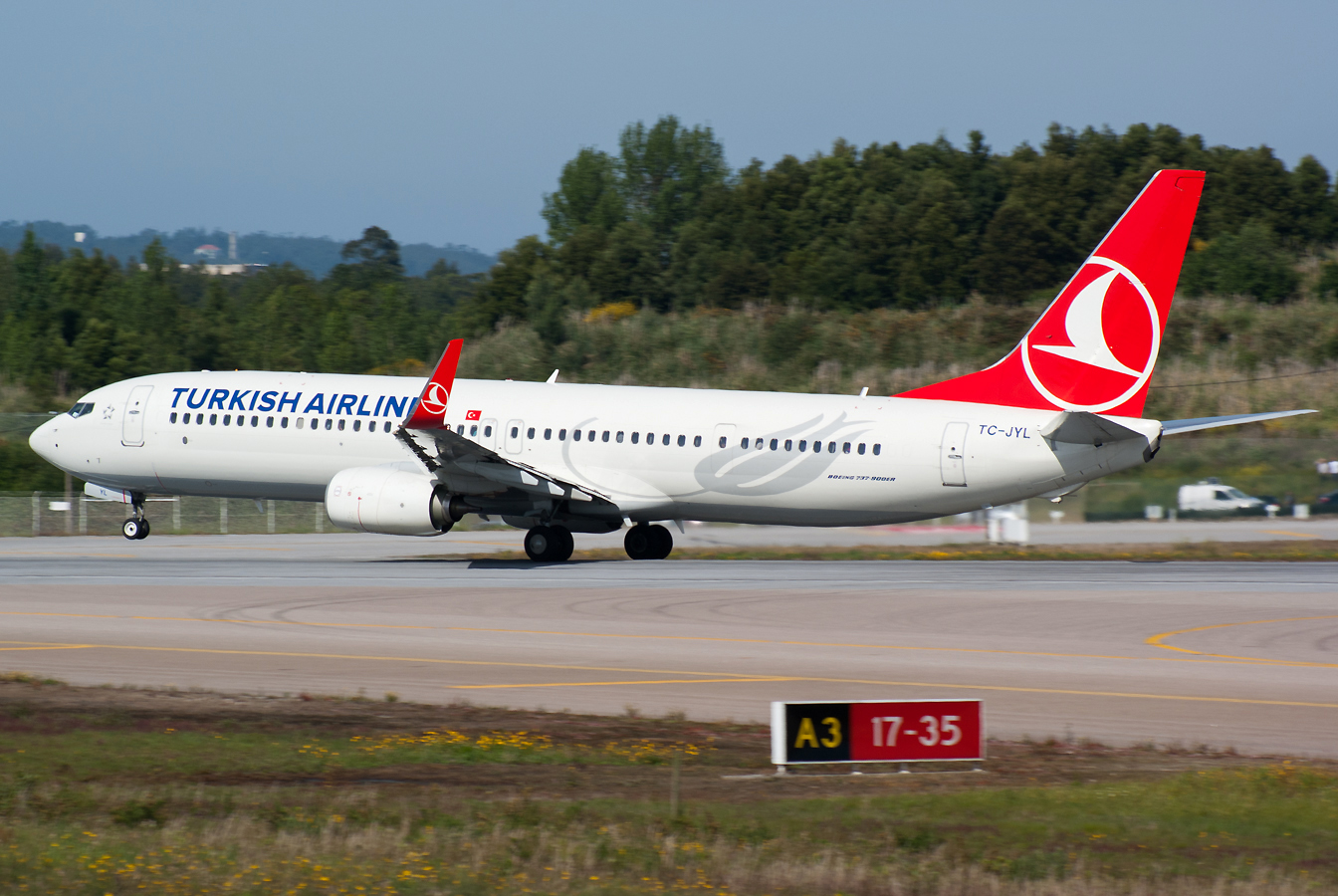 TC-JYL (42010) 2015 Boeing 737-9F2ER(WL)