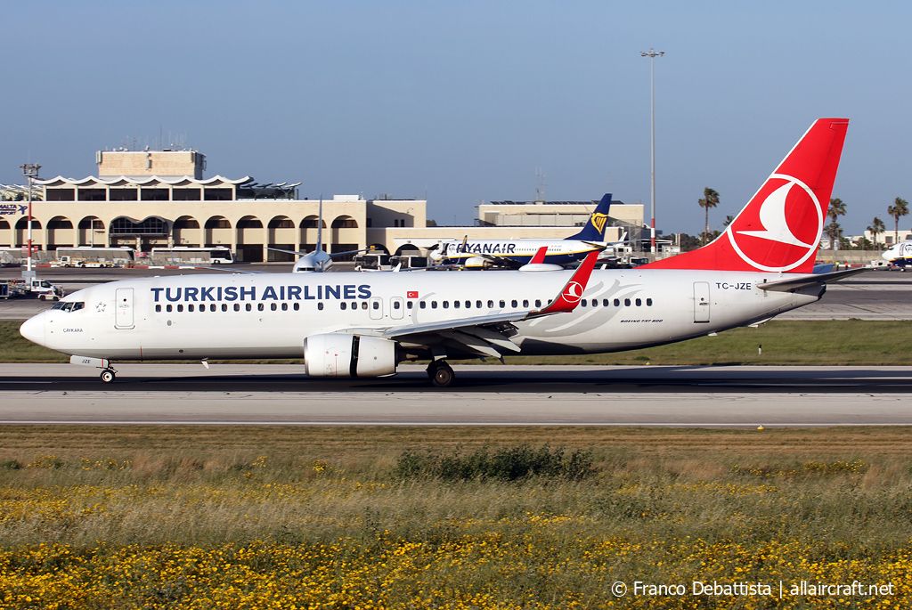 TC-JZE · Boeing 737-8F2(WL) · (MLA / LMML)