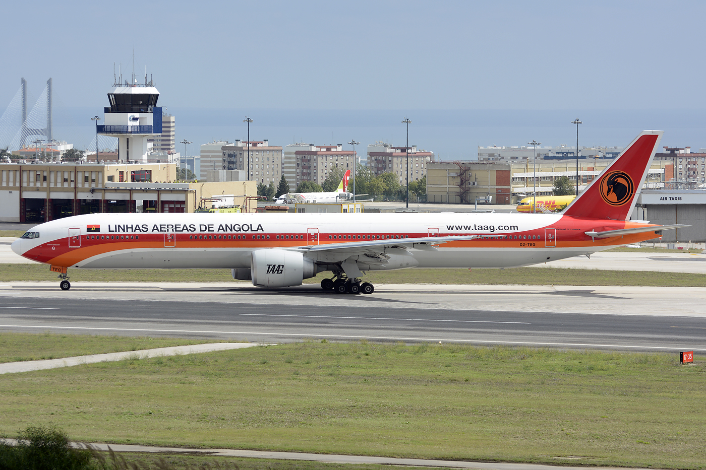 D2-TEG · Boeing 777-3M2/ER · (LIS / LPPT)
