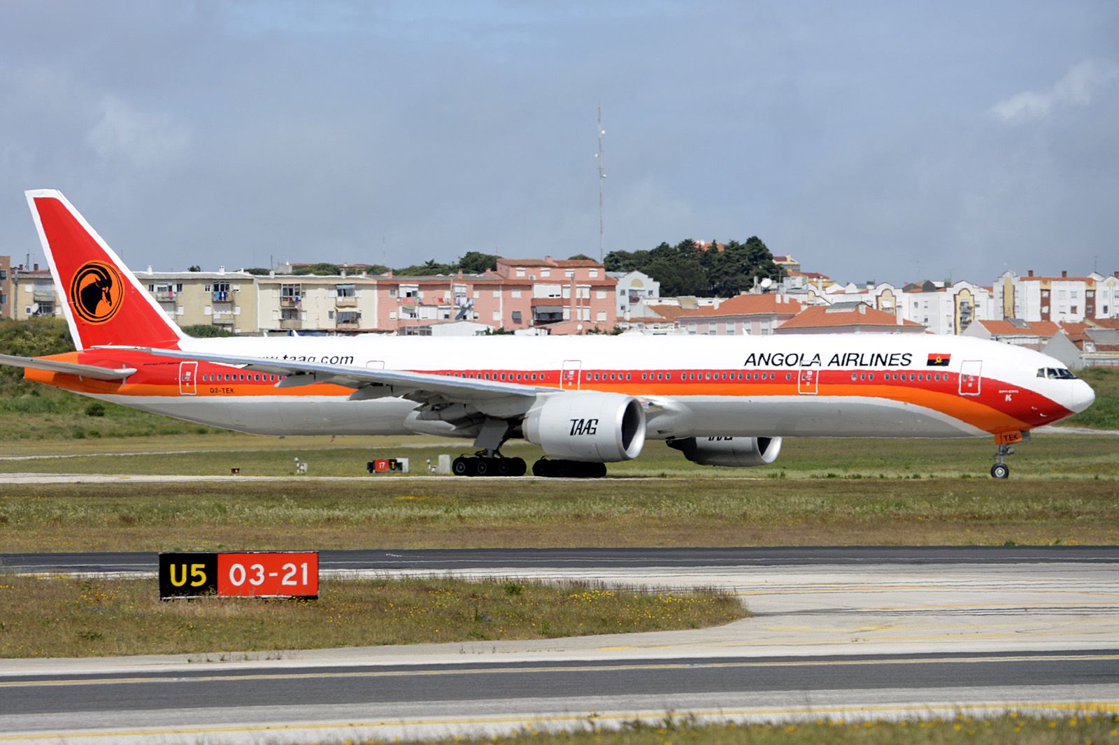 D2-TEK (43254) 2016 Boeing 777-3M2(ER)
