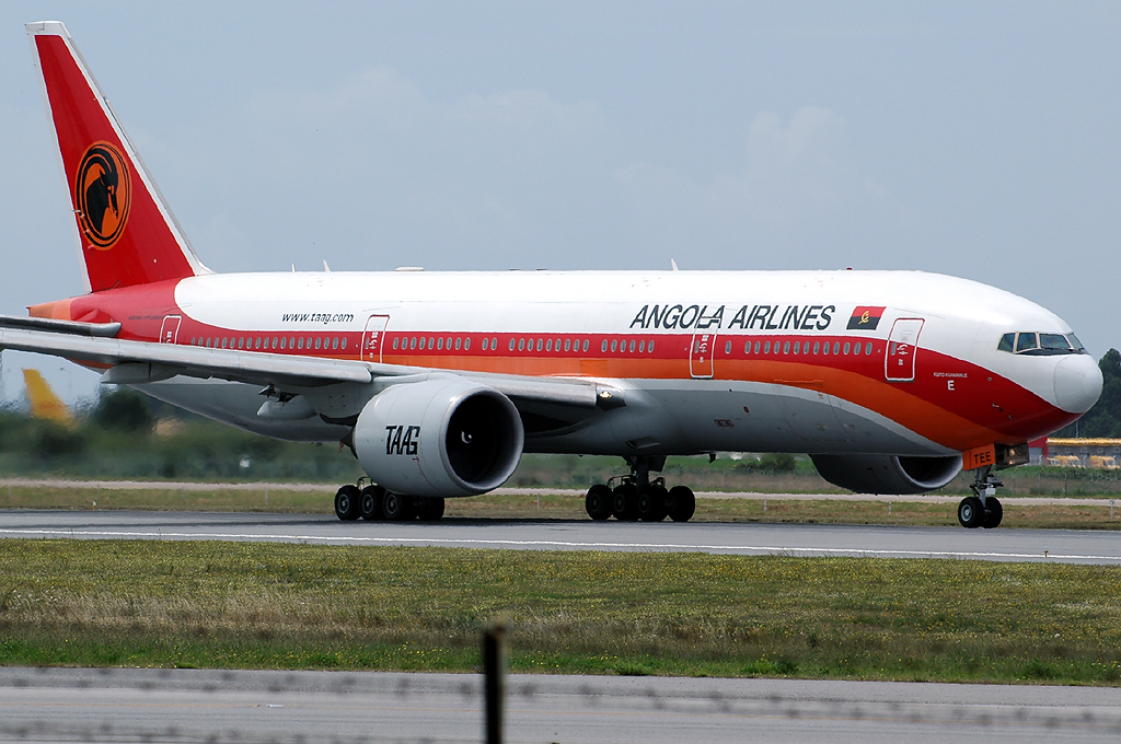 D2-TEE · Boeing 777-2M2/ER · (OPO / LPPR)