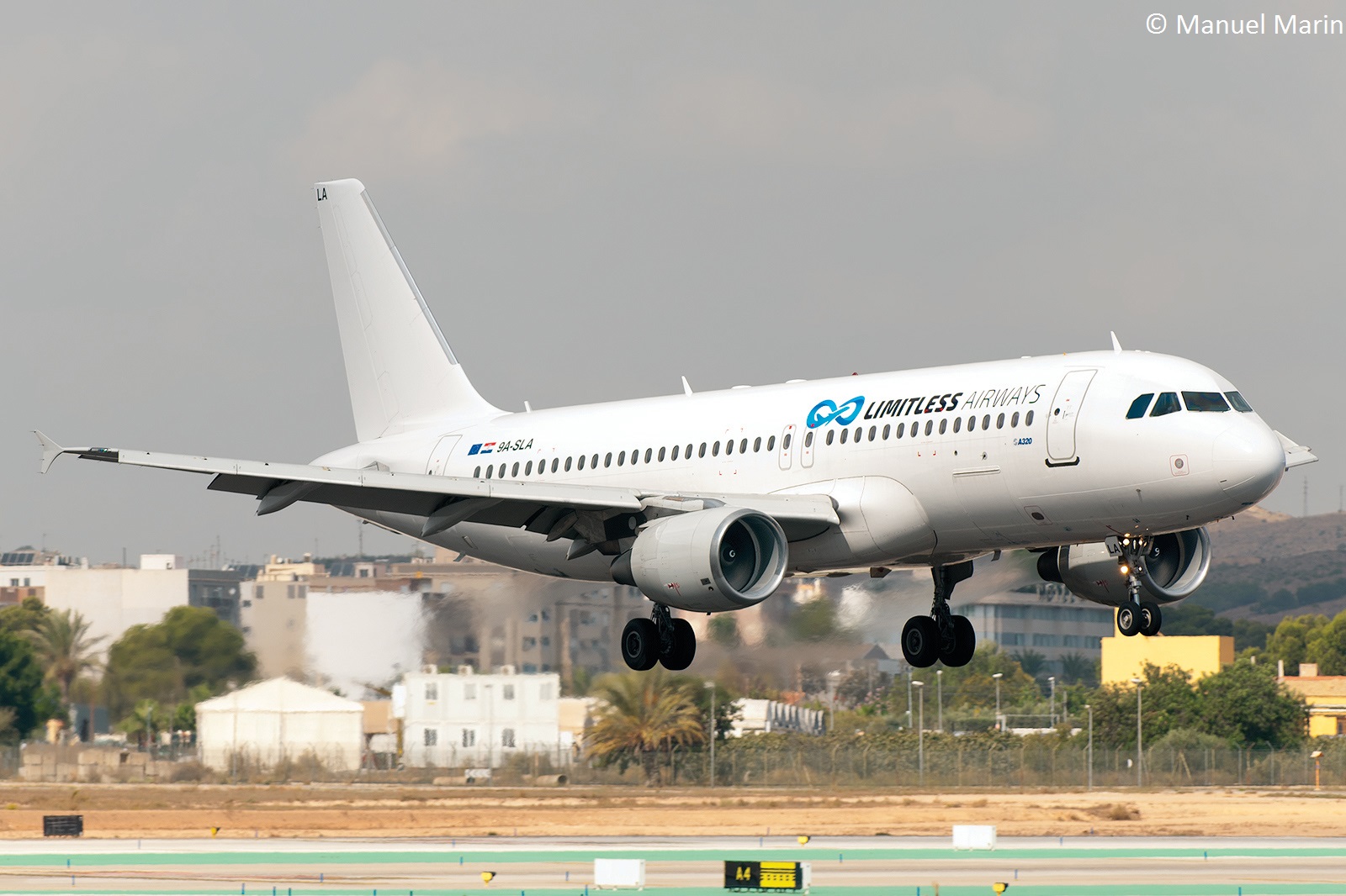 9A-SLA (828) 1998 Airbus A320-214