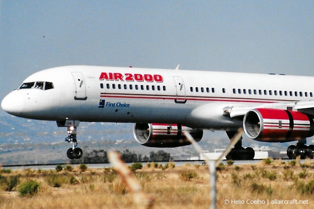 C-FOOB (cn 23822) Boeing 757-28A
