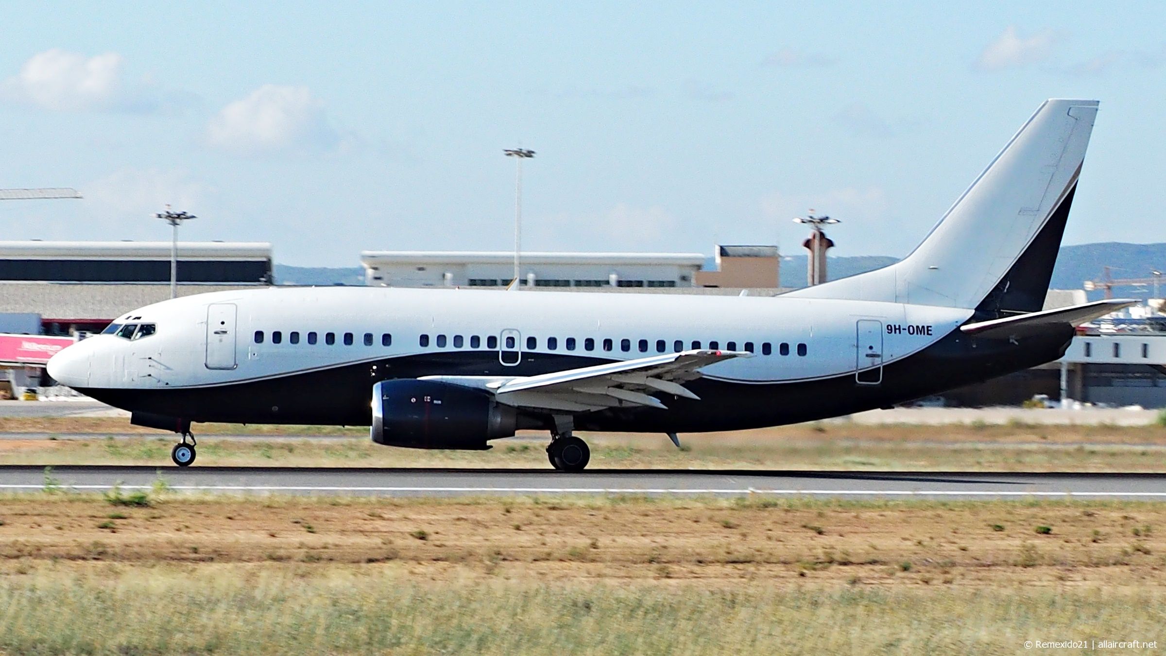 9H-OME · Boeing 737-505 · (FAO / LPFR)