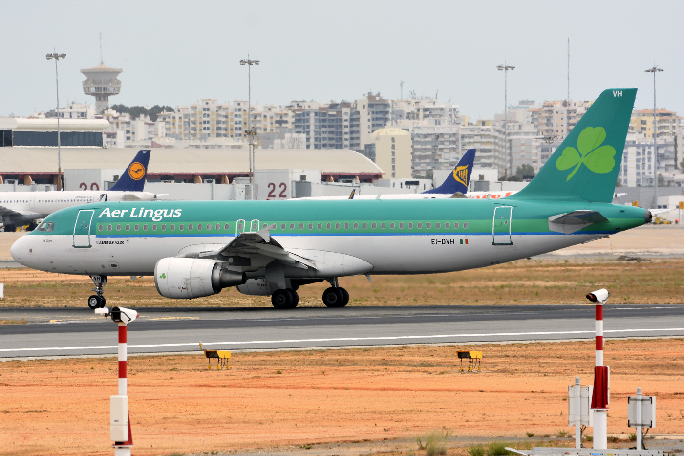 EI-DVH · Airbus A320-214 · (FAO / LPFR)