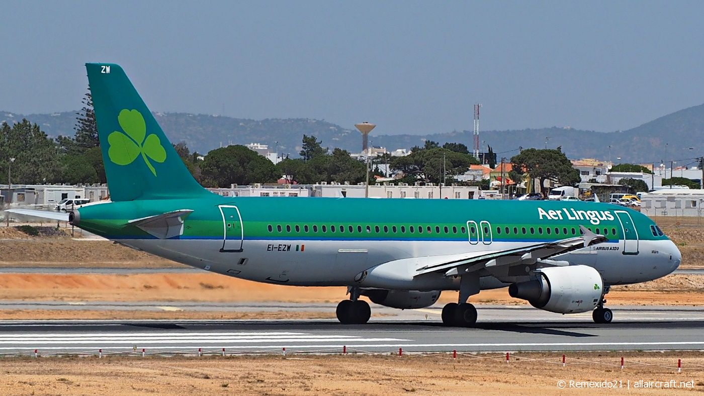 EI-EZW · Airbus A320-214 · (FAO / LPFR)