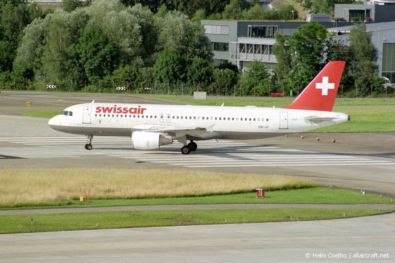 HB-IJI (577) 1996 Airbus A320-214