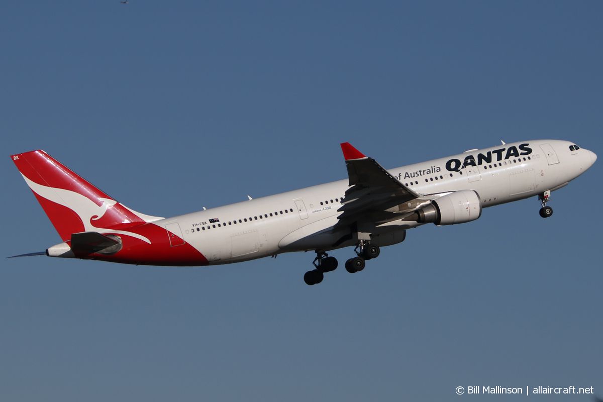 VH-EBK · Airbus A330-202 · (SYD / YSSY)