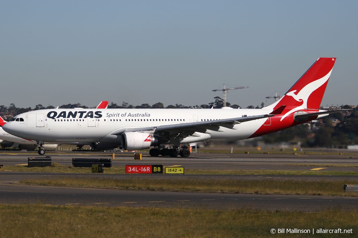 VH-EBL (976) 2008 Airbus A330-203
