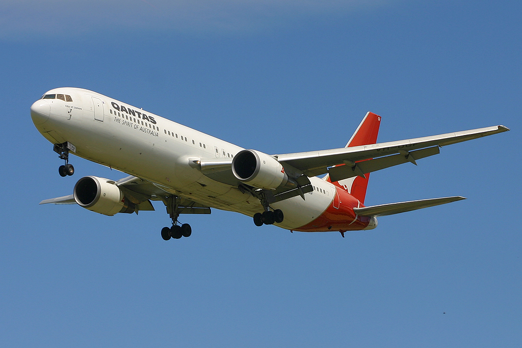 VH-OGF (24853) 1990 Boeing 767-338(ER)
