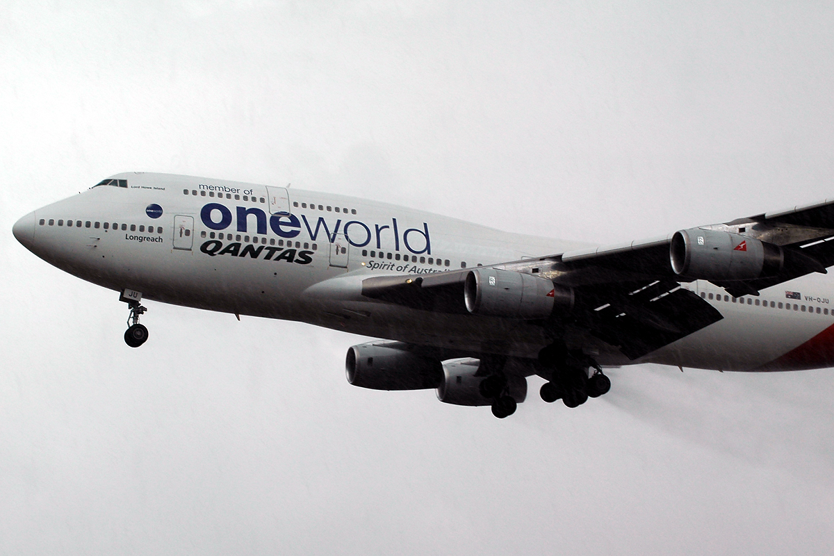 VH-OJU (25566) 2000 Boeing 747-438