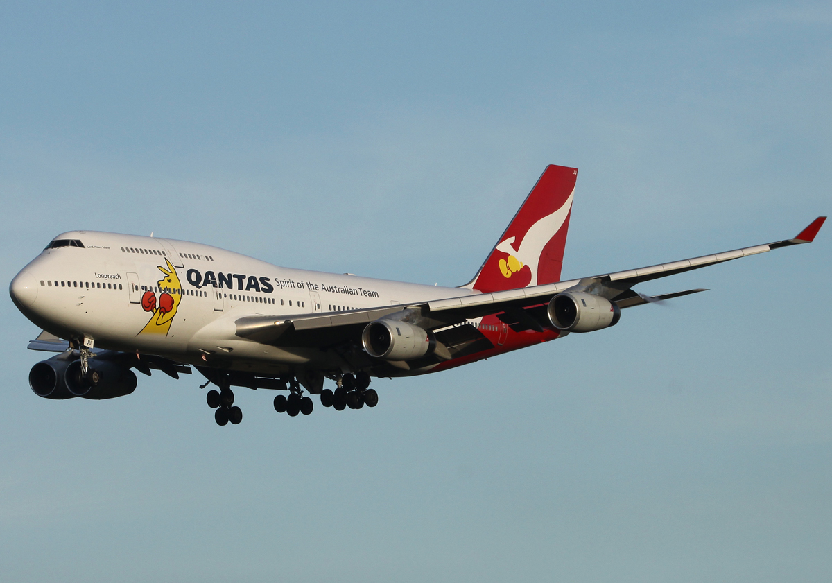 VH-OJU (25566) 2000 Boeing 747-438
