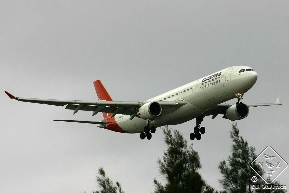 VH-QPC (564) 2003 Airbus A330-303
