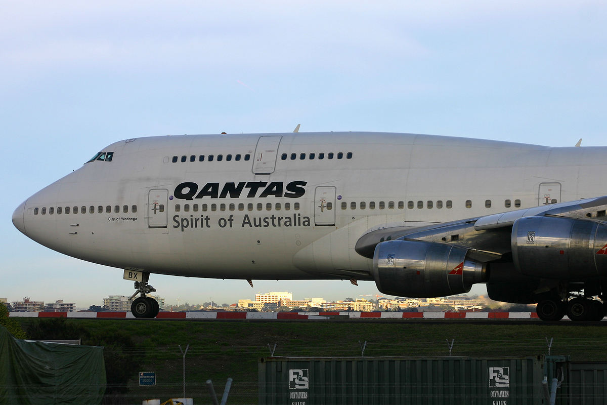 VH-EBX · Boeing 747-338 · (SYD/YSSY)