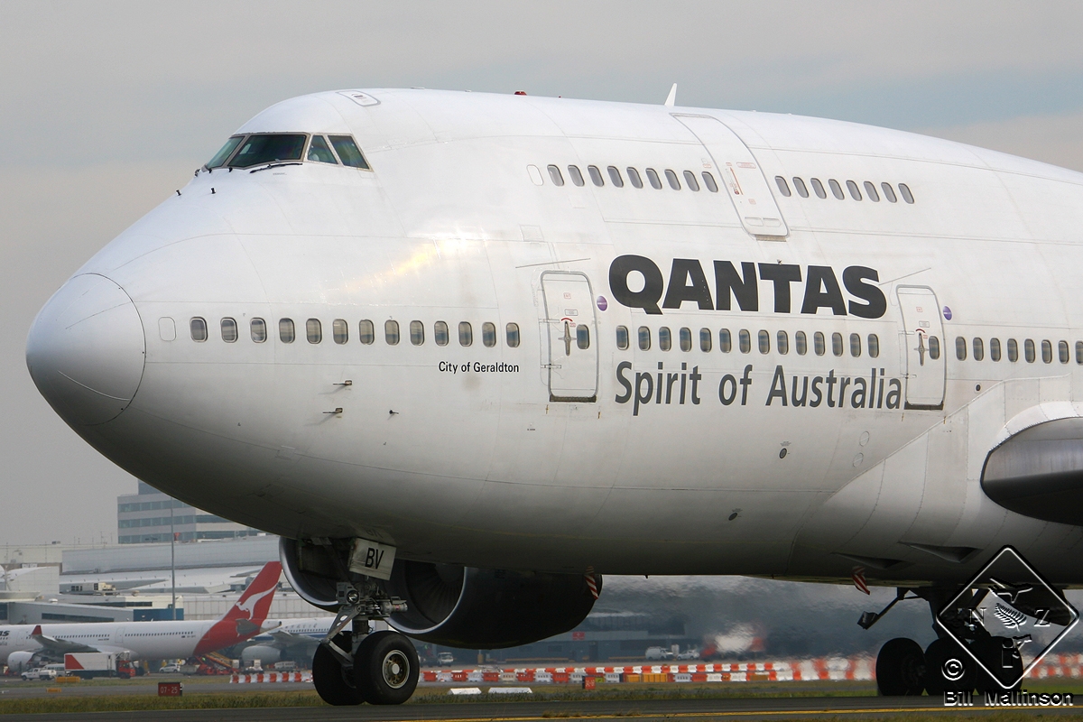 VH-EBV · Boeing 747-338 · (SYD / YSSY)