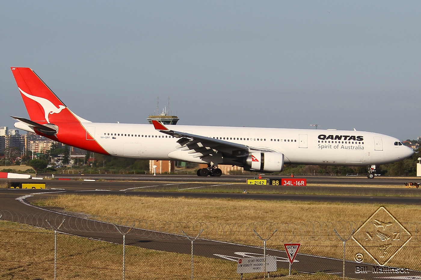 VH-QPF · Airbus A330-303 · (SYD / YSSY)