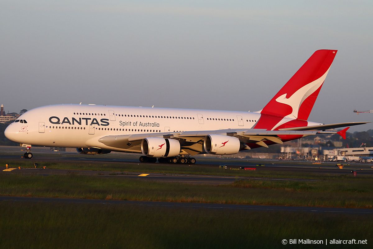 VH-OQB (015) 2008 Airbus A380-842