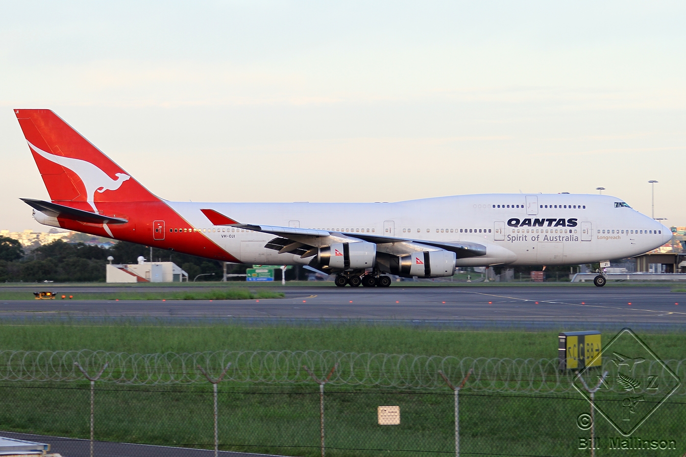 VH-OJI (24887) 1990 Boeing 747-438