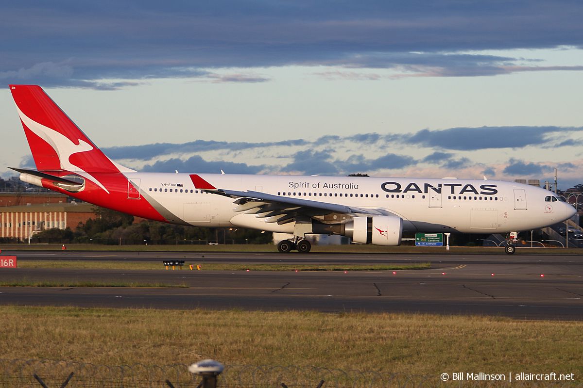 VH-EBN · Airbus A330-202 · (SYD / YSSY)