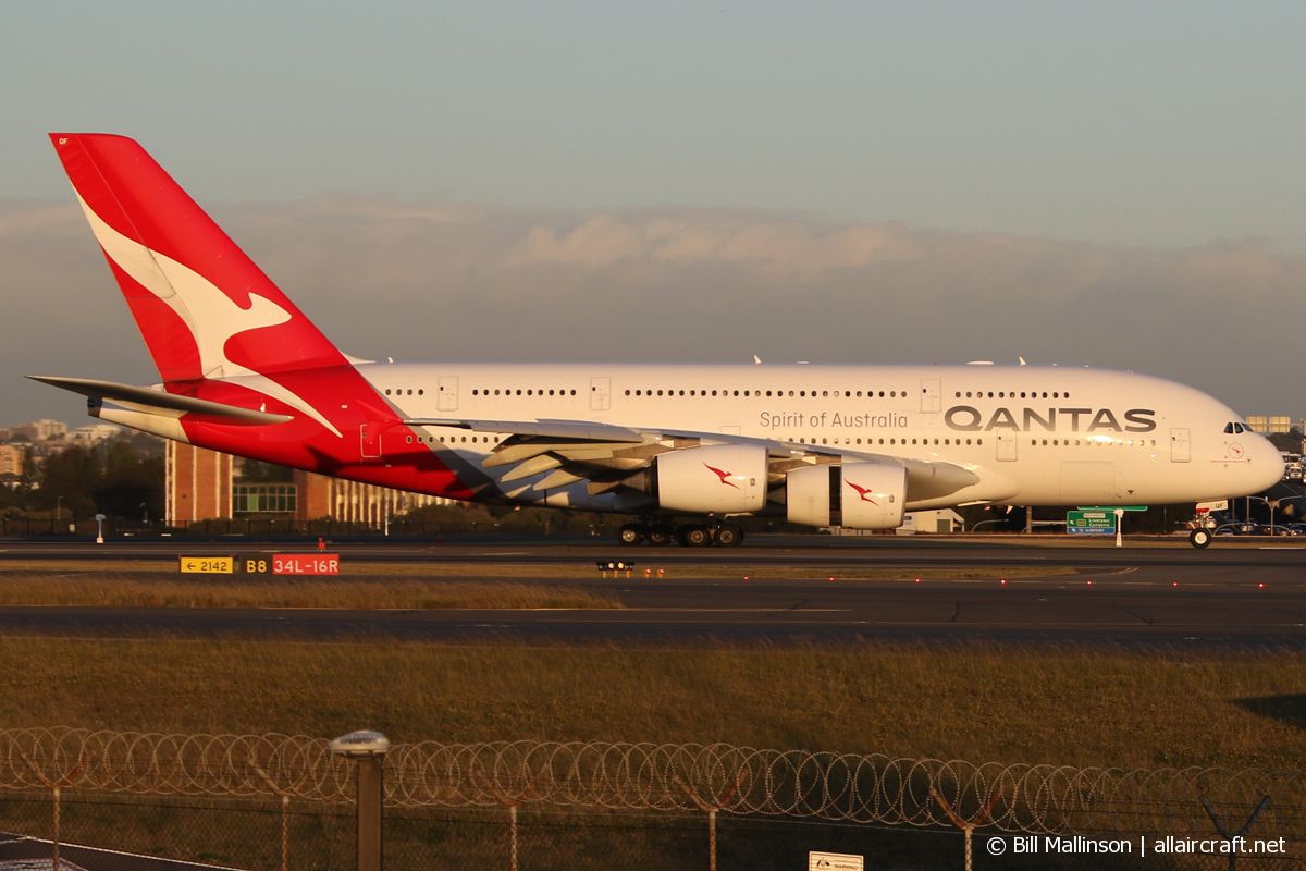 VH-OQF · Airbus A380-842 · (SYD / YSSY)