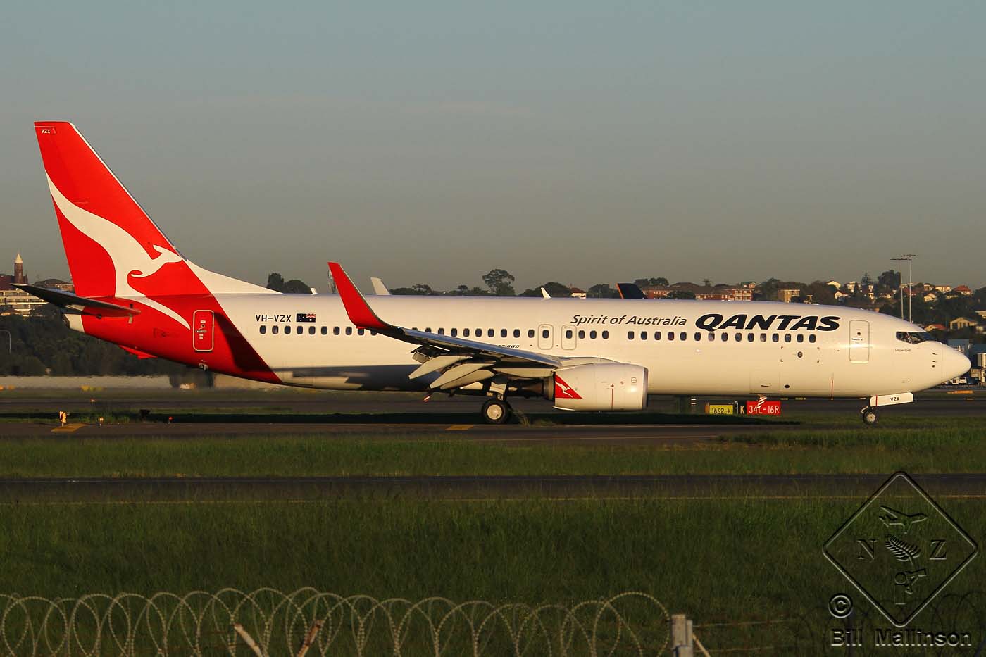 VH-VZX · Boeing 737-838 · (SYD / YSSY)