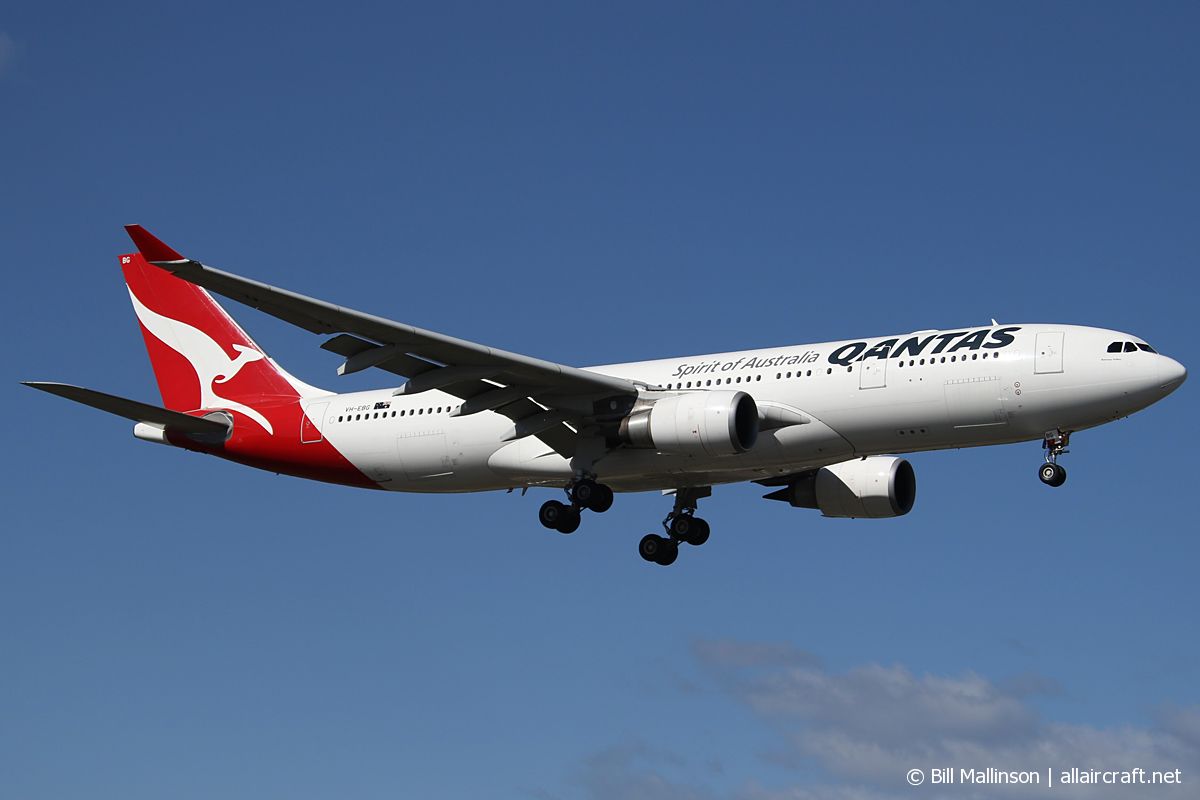VH-EBG · Airbus A330-203 · (SYD / YSSY)