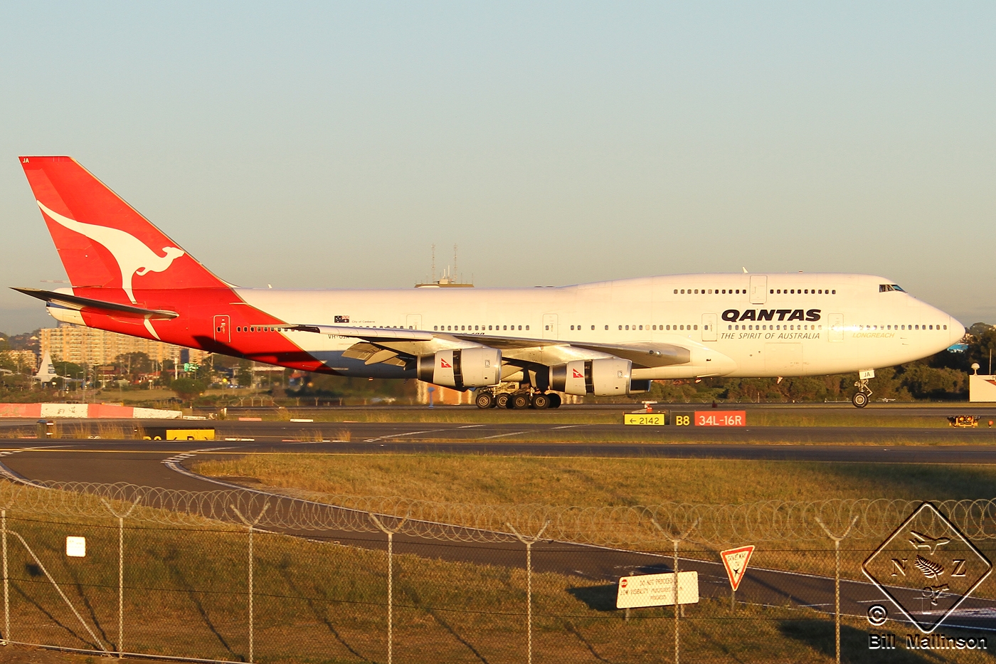 VH-OJA (24354) 1989 Boeing 747-438