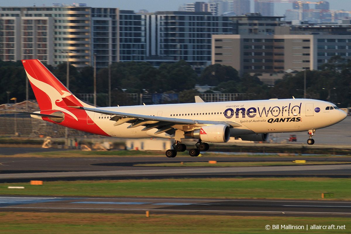 VH-EBV · Airbus A330-203 · (SYD / YSSY)