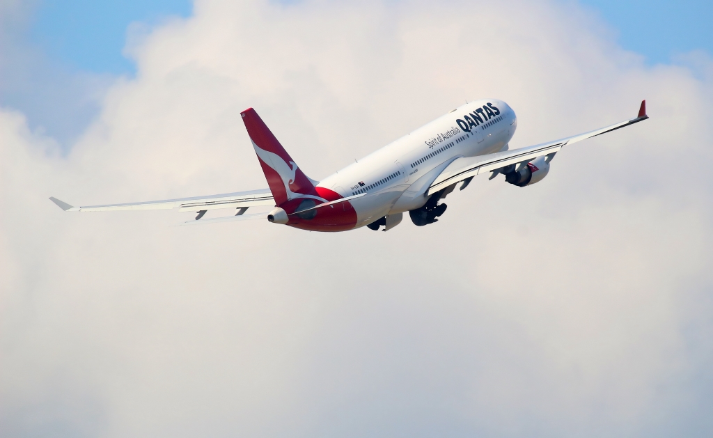 VH-EBB · Airbus A330-202 · (SYD / YSSY)