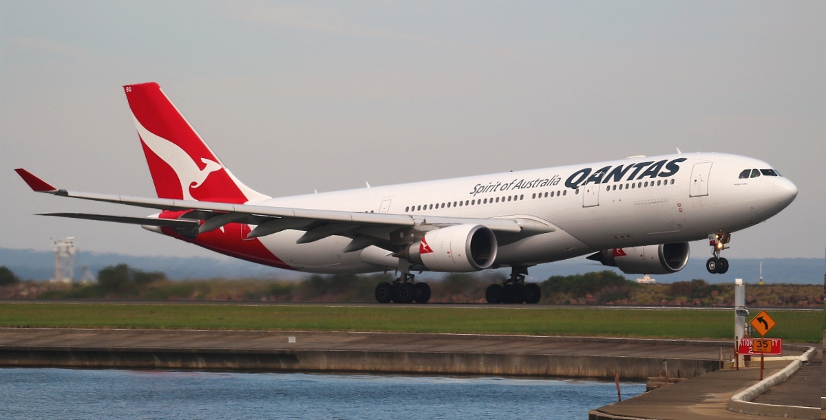 VH-EBQ · Airbus A330-202 · (SYD / YSSY)